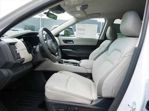 2025 Nissan Pathfinder SL 4WD