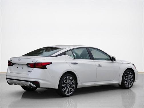 2025 Nissan Altima 2.5 SL