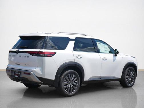 2025 Nissan Pathfinder SL 4WD