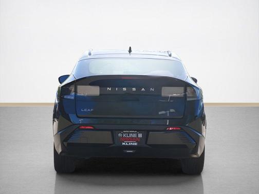 Black Diamond Pearl 2026 Nissan Leaf PLATINUM+