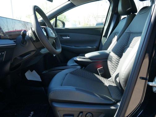Black Diamond Pearl 2026 Nissan Leaf PLATINUM+