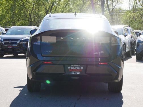 Black Diamond Pearl 2026 Nissan Leaf PLATINUM+