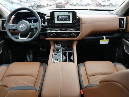 2025 Nissan Pathfinder Platinum 4WD