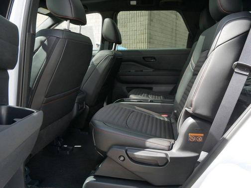 Everest White Pearl Tricoat 2026 Nissan Pathfinder Rock Creek