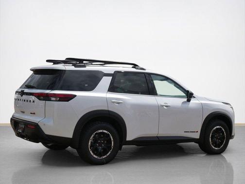 Everest White Pearl Tricoat 2026 Nissan Pathfinder Rock Creek