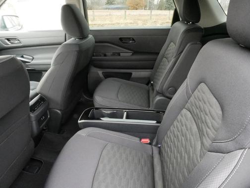 2025 Nissan Pathfinder SV 4WD