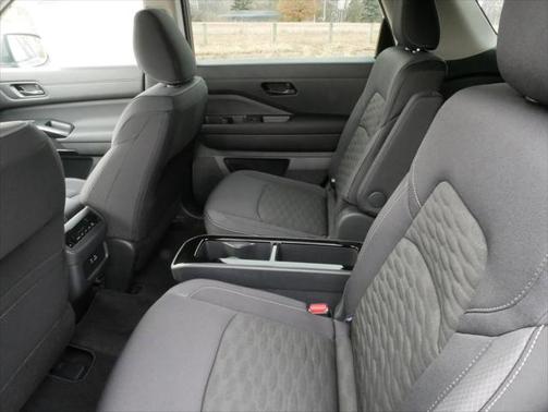 2025 Nissan Pathfinder SV 4WD