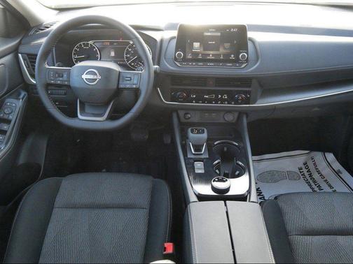 Everest White Pearl Tricoat 2026 Nissan Rogue SV