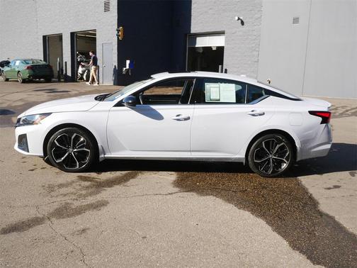 2023 Nissan Altima SR Intelligent AWD