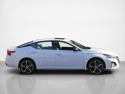 2023 Nissan Altima SR Intelligent AWD