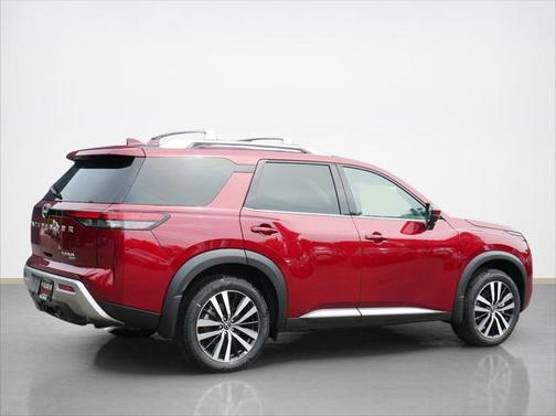 2025 Nissan Pathfinder Platinum 4WD