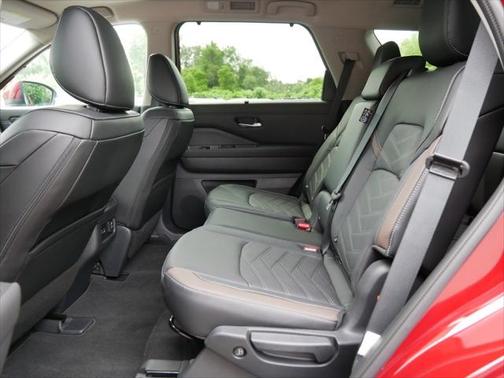 2025 Nissan Pathfinder Platinum 4WD