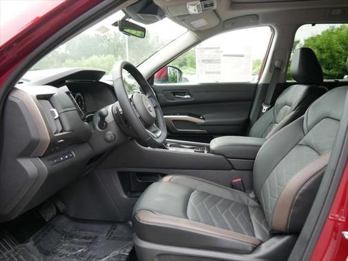 2025 Nissan Pathfinder Platinum 4WD