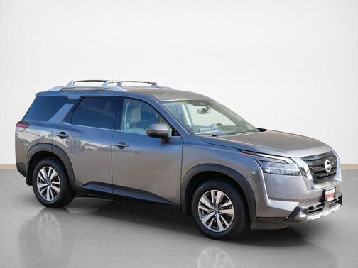 2022 Nissan Pathfinder SL 4WD