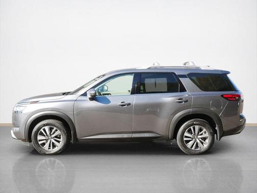 2022 Nissan Pathfinder SL 4WD