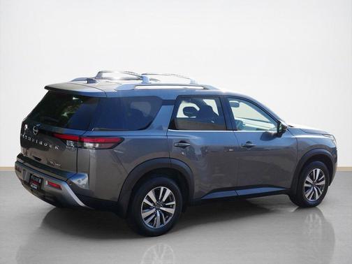 2022 Nissan Pathfinder SL 4WD