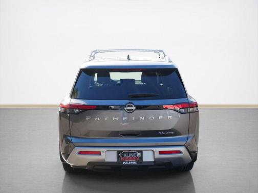 2022 Nissan Pathfinder SL 4WD