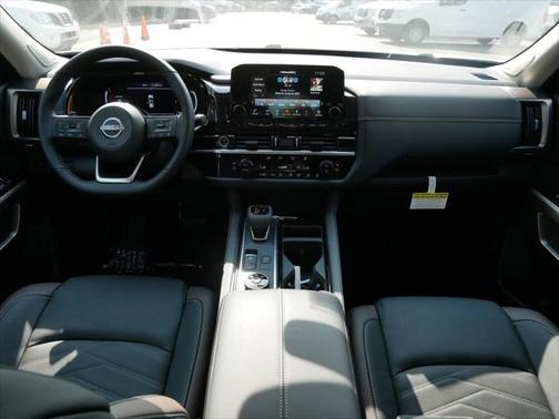 2025 Nissan Pathfinder Platinum 4WD