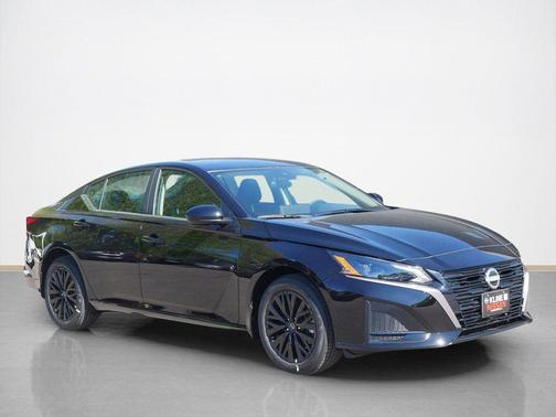 Super Black Clearcoat 2026 Nissan Altima 2.5 SV