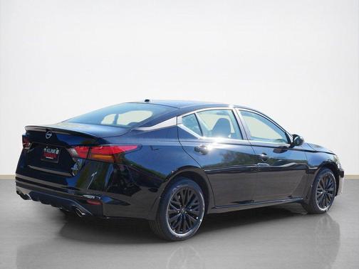 Super Black Clearcoat 2026 Nissan Altima 2.5 SV