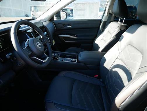 2025 Nissan Pathfinder Platinum 4WD