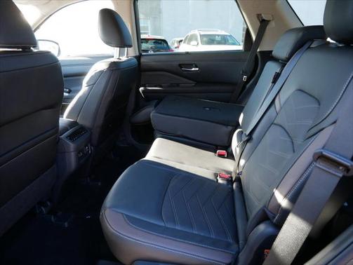 2025 Nissan Pathfinder Platinum 4WD