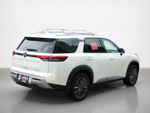Pearl White Tricoat 2024 Nissan Pathfinder SL 4WD