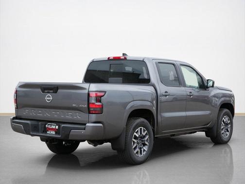 2025 Nissan Frontier SL