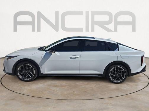 Snow White Pearl 2025 Kia K4 GT-Line