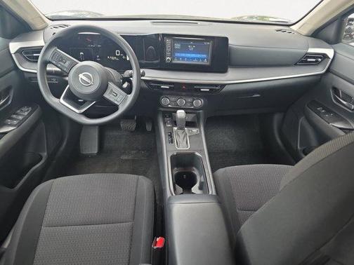 Super Black 2025 Nissan Kicks S