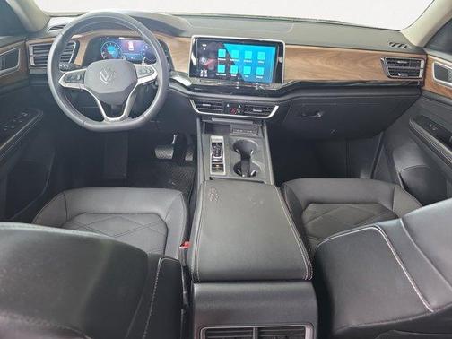 Pure White 2024 Volkswagen Atlas 2.0T SE
