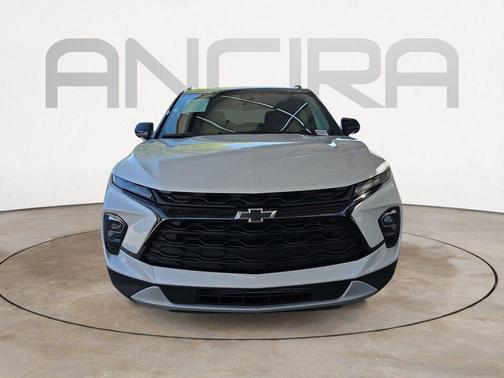 Iridescent Pearl Tricoat 2023 Chevrolet Blazer 2LT