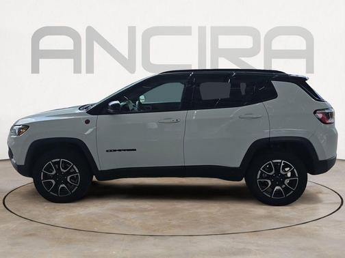 Bright White Clearcoat 2025 Jeep Compass Trailhawk