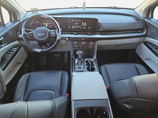2023 Kia Carnival LX