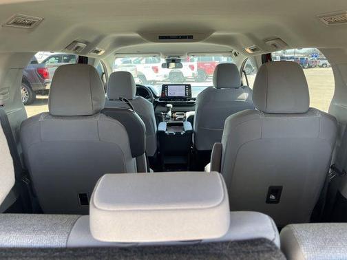 2022 Toyota Sienna LE