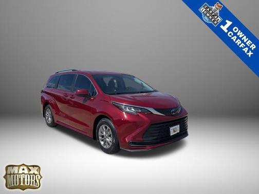 2022 Toyota Sienna LE
