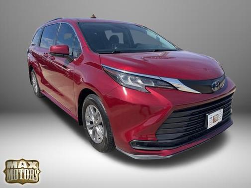 2022 Toyota Sienna LE