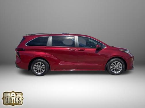 2022 Toyota Sienna LE