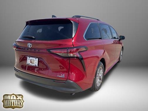 2022 Toyota Sienna LE