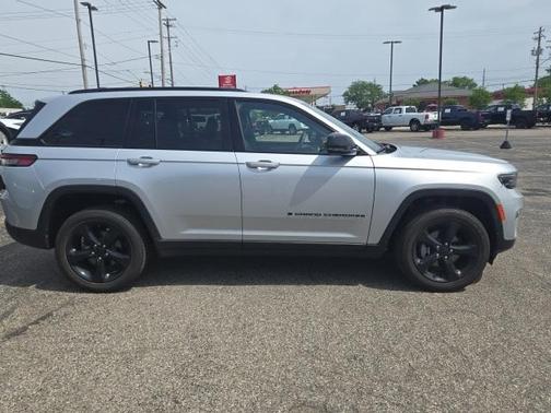 2022 Jeep Grand Cherokee Altitude