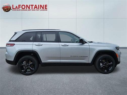 2025 Jeep Grand Cherokee Laredo