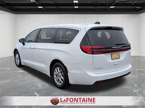 2024 Chrysler Pacifica Touring-L