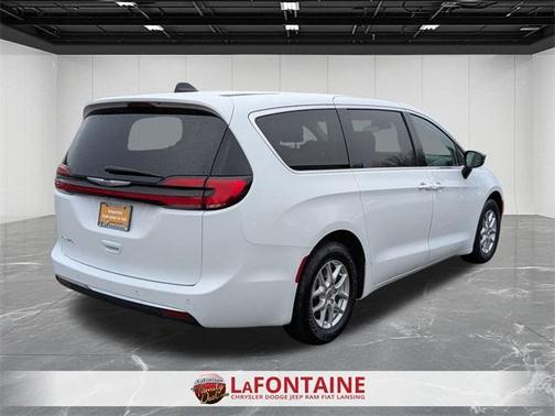 2024 Chrysler Pacifica Touring-L