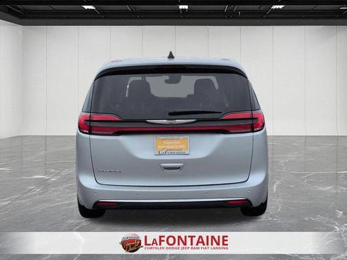 2024 Chrysler Pacifica Touring-L