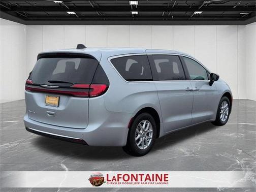 2024 Chrysler Pacifica Touring-L