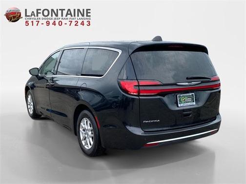 2023 Chrysler Pacifica Touring-L