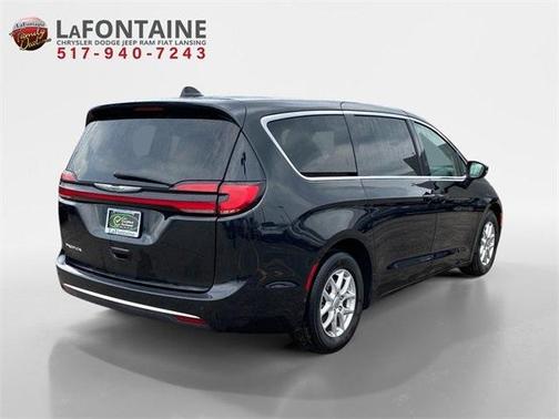 2023 Chrysler Pacifica Touring-L