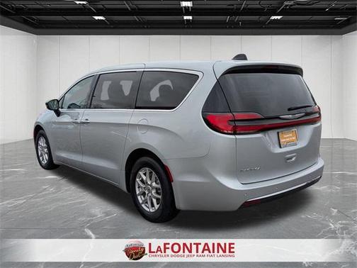 2024 Chrysler Pacifica Touring-L