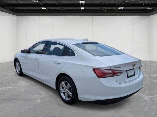 Summit White 2022 Chevrolet Malibu LT