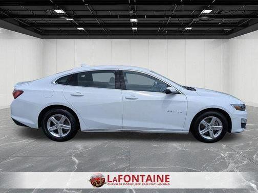 Summit White 2022 Chevrolet Malibu LT